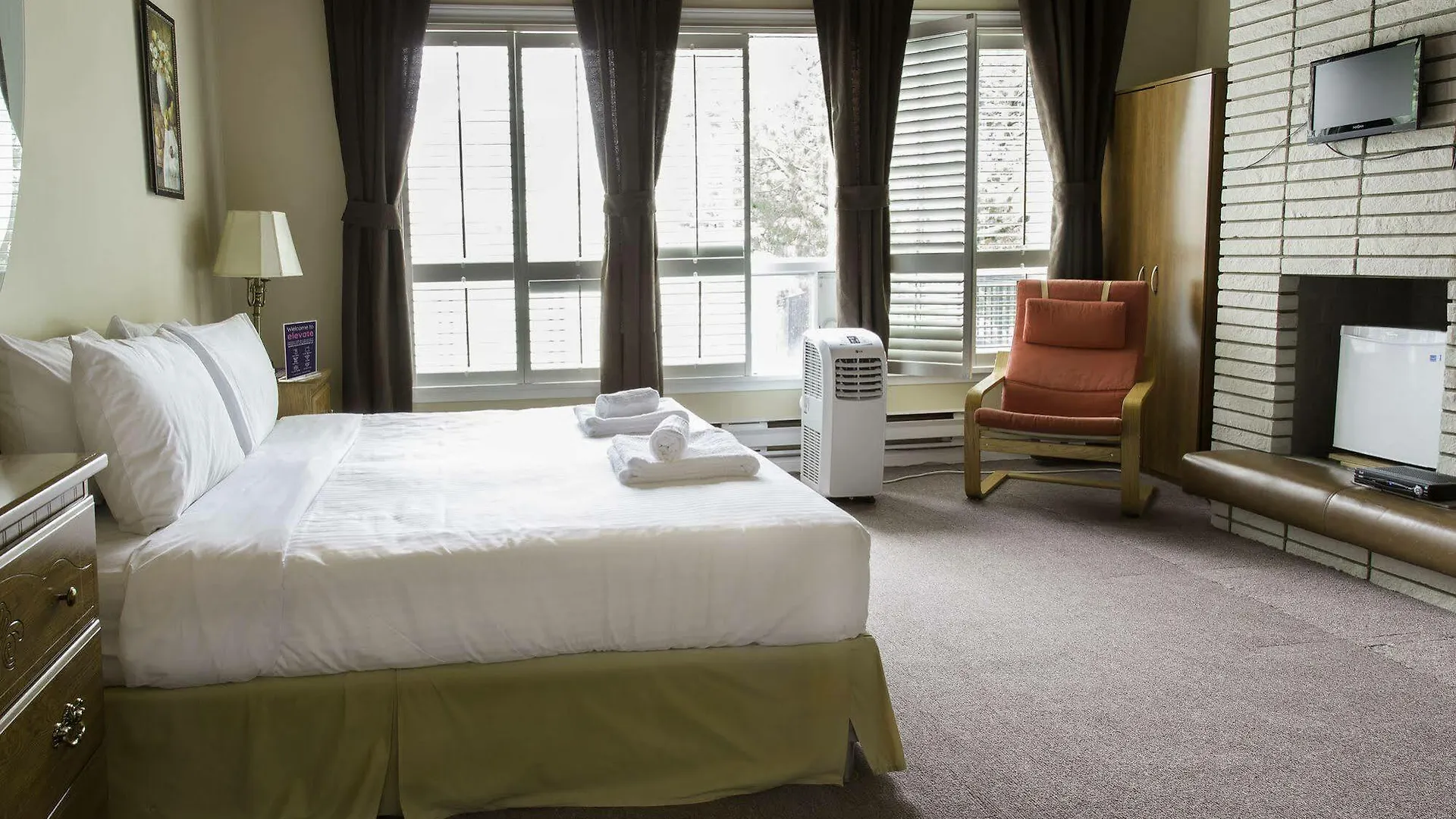 Elevate Rooms Parkside Retreat B&B Toronto 2*,  Kanada