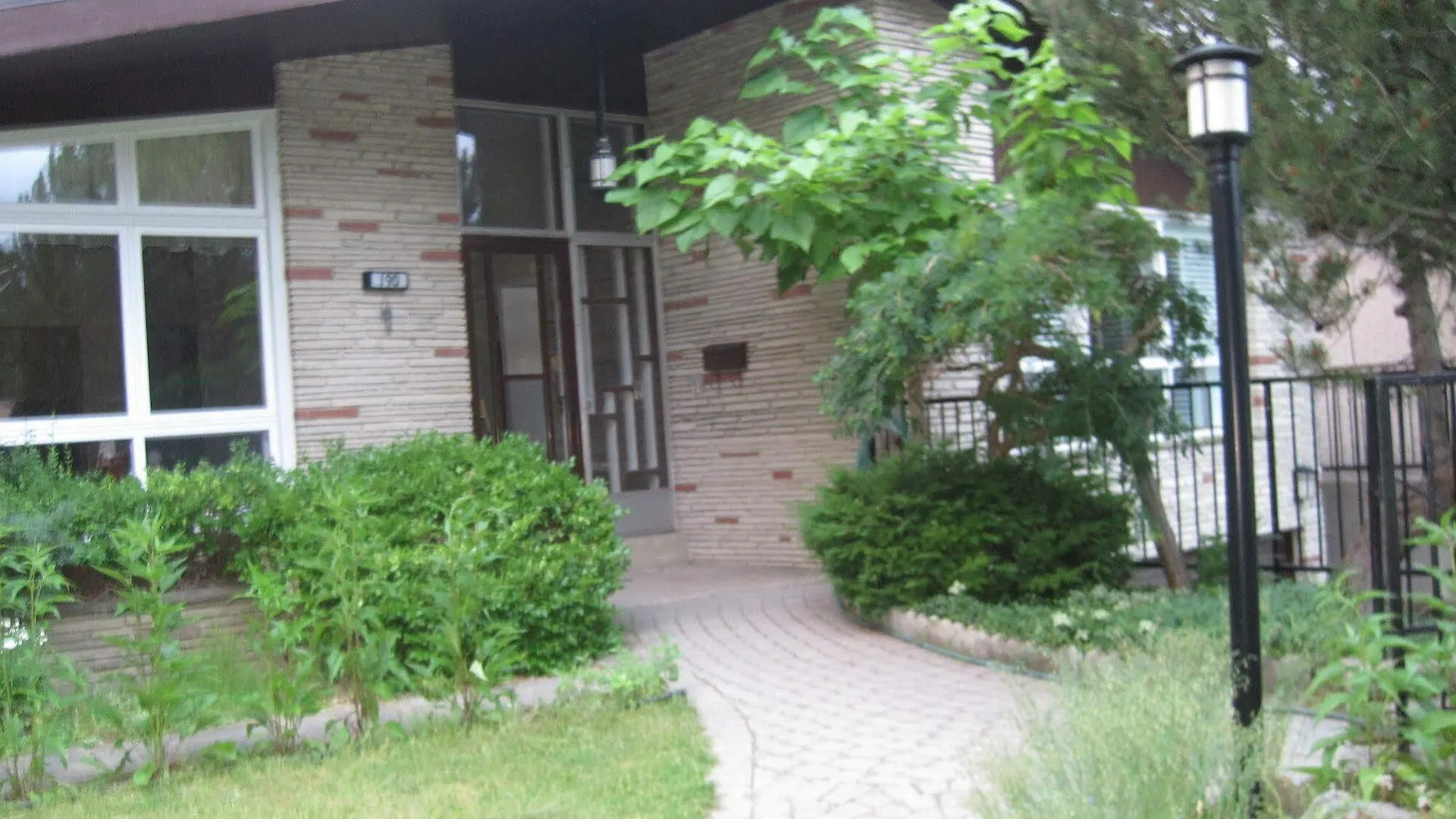 Bed & Breakfast Elevate Rooms Parkside Retreat B&B Toronto