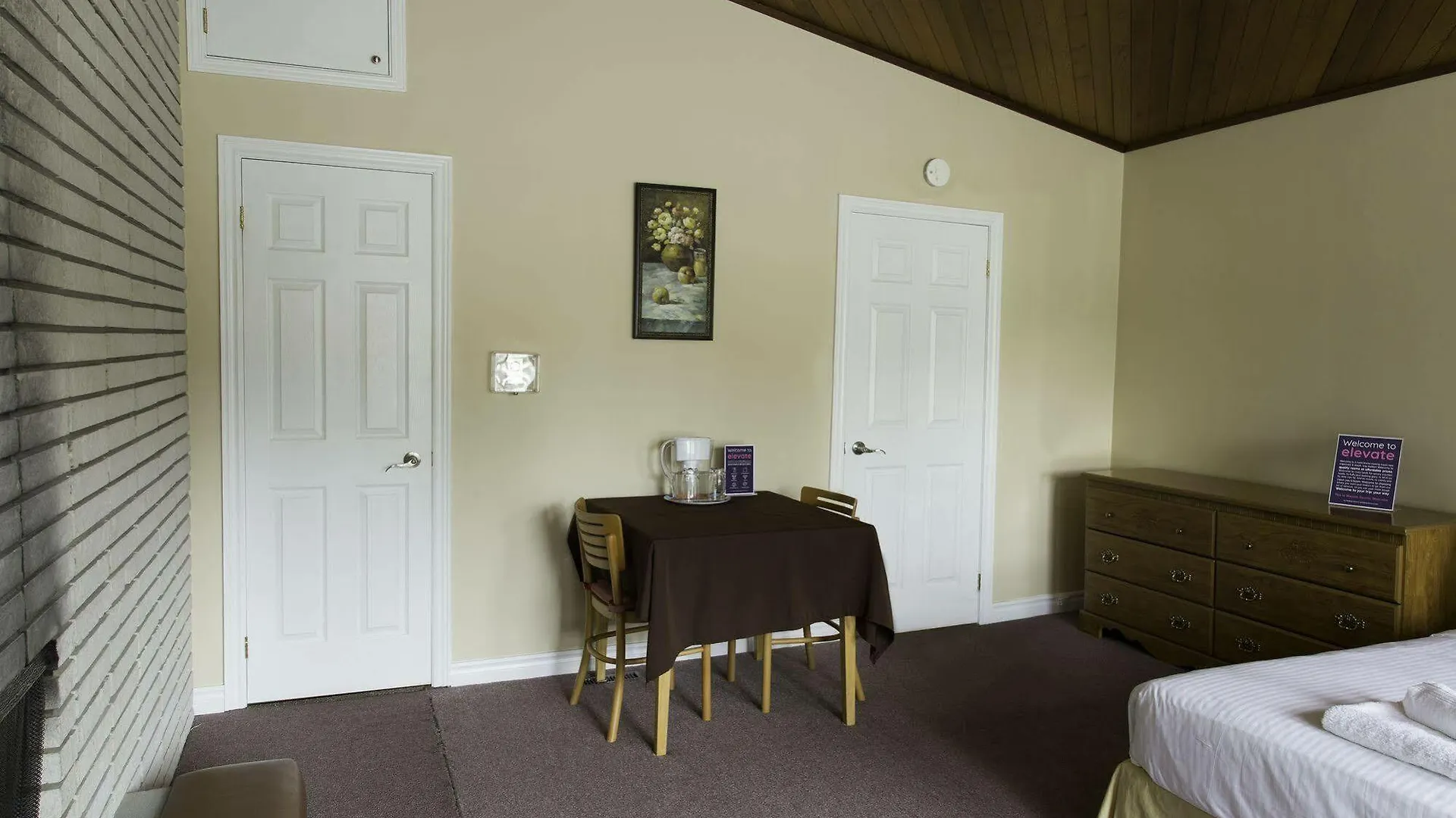 Bed & Breakfast Elevate Rooms Parkside Retreat B&B Toronto